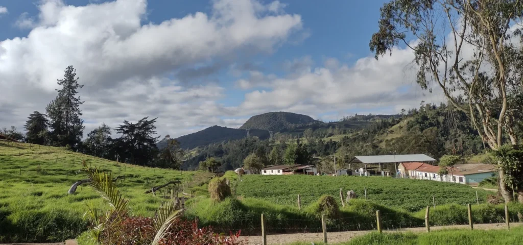 Escuela ITO de Sabanilla por zona centro de la vereda